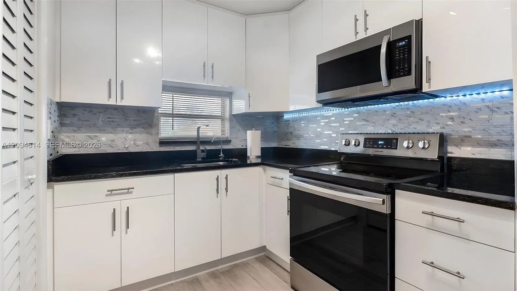 9410 N Hollybrook Lake Drive #306, Pembroke Pines