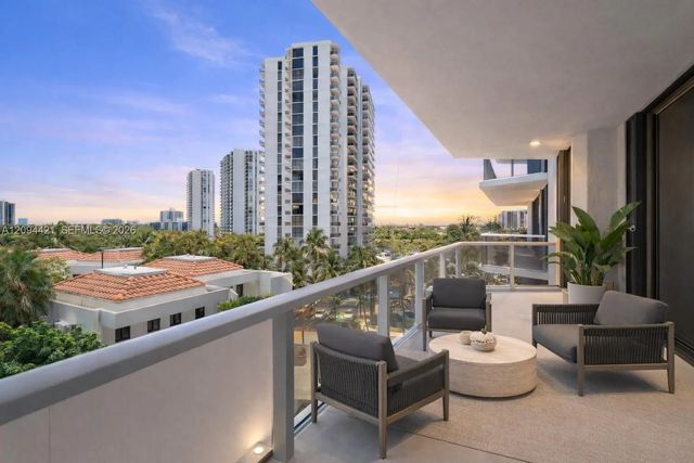 20281 E Country Club Drive #403, Aventura