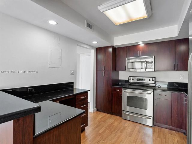 3 of 24 - 18021 Biscayne Boulevard #603, Aventura, FL