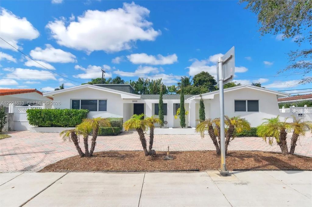 20330 Highland Lakes Boulevard, Miami