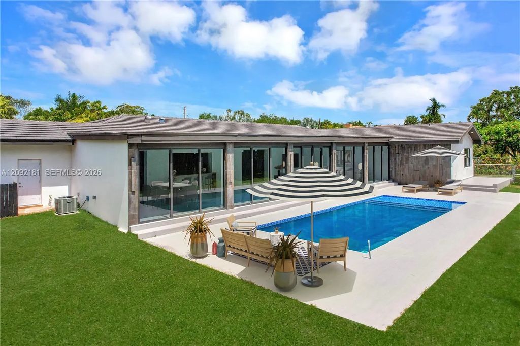 9505 Sw 67th Avenue, Pinecrest