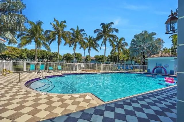 5 of 19 - 3716 Oleander Terrace, Riviera Beach, FL