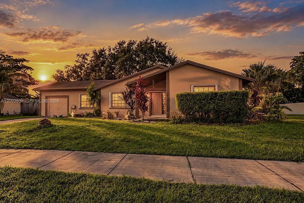 908 Cardinal Place, Homestead