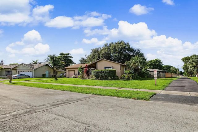 2 of 11 - 908 Cardinal Place, Homestead, FL