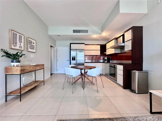 5 of 40 - 2100 Park Avenue #310, Miami Beach, FL