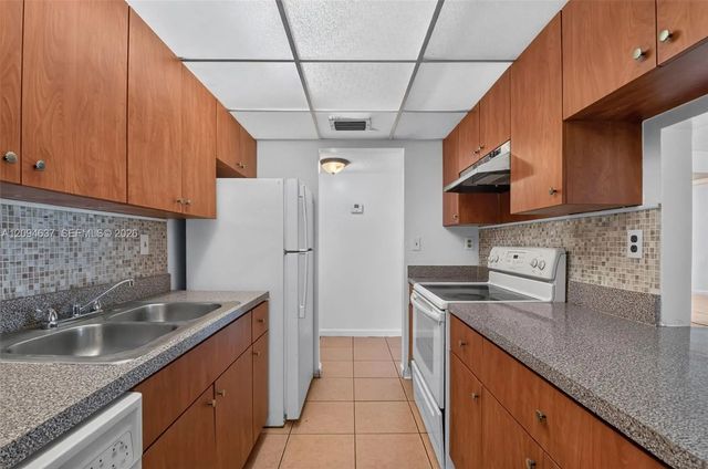 3 of 32 - 1880 N Congress Avenue #301, West Palm Beach, FL