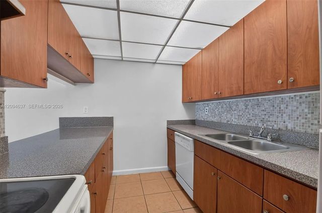 4 of 32 - 1880 N Congress Avenue #301, West Palm Beach, FL