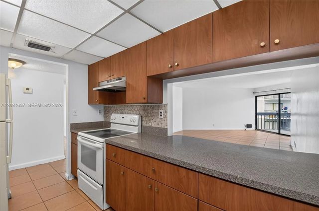 5 of 32 - 1880 N Congress Avenue #301, West Palm Beach, FL