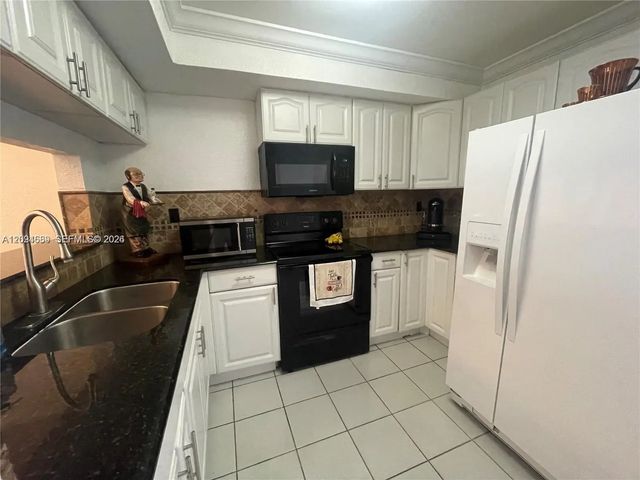 3 of 16 - 961 W 37th Terrace #30, Hialeah, FL