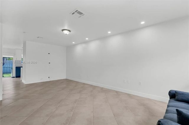 4 of 33 - 6420 Sw 129th Place #202, Miami, FL