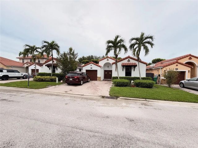 3 of 32 - 9947 Nw 10th Terrace, Miami, FL