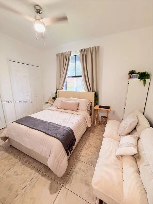 5 of 32 - 9947 Nw 10th Terrace, Miami, FL