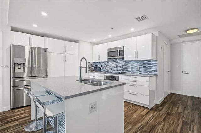 2 of 24 - 1900 N Bayshore Drive #3604, Miami, FL