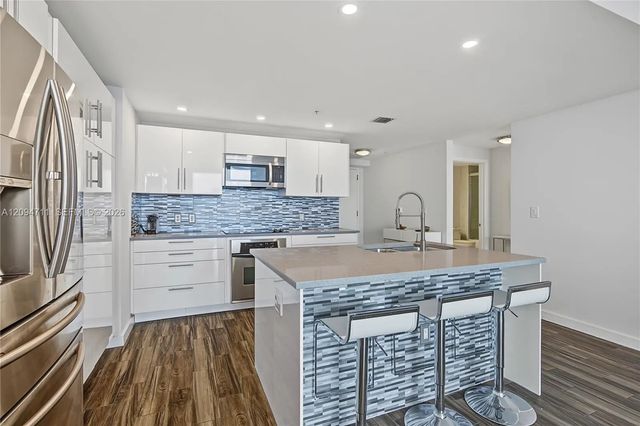 4 of 24 - 1900 N Bayshore Drive #3604, Miami, FL