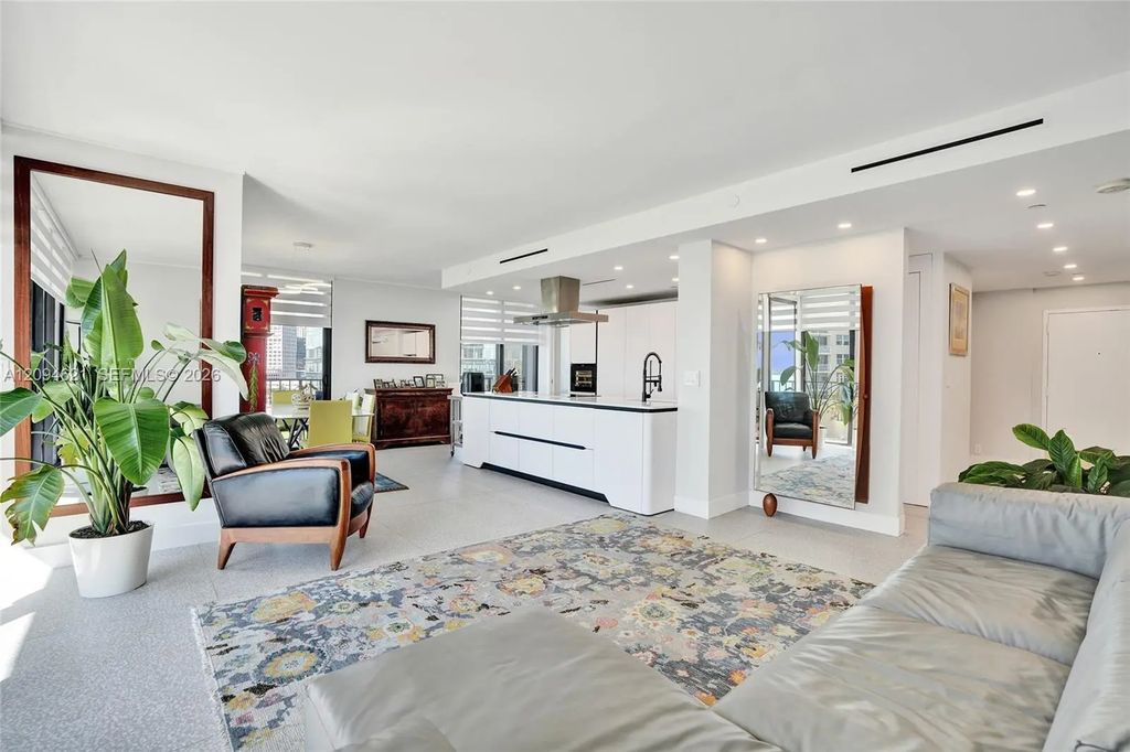 520 Brickell Key Drive #a1015, Miami