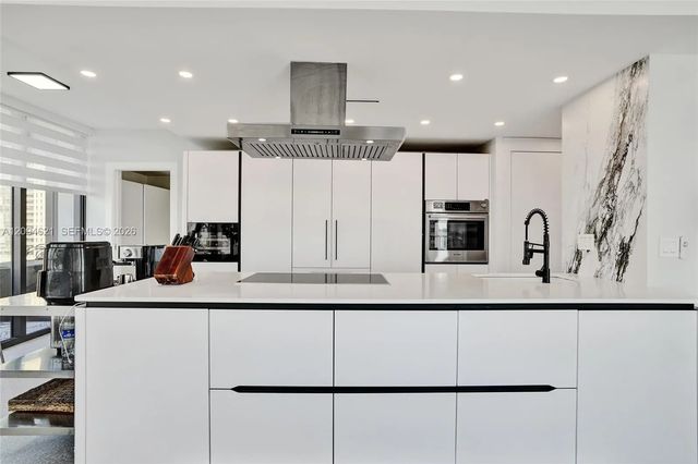 4 of 43 - 520 Brickell Key Drive #a1015, Miami, FL
