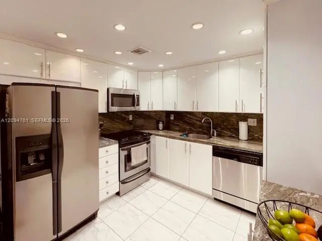 4 of 34 - 500 Bayview Drive #1923, Sunny Isles Beach, FL