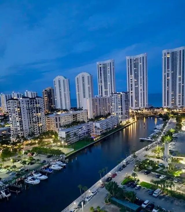 5 of 34 - 500 Bayview Drive #1923, Sunny Isles Beach, FL