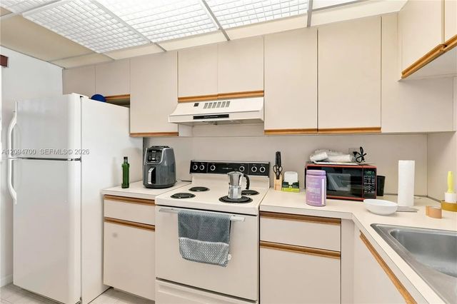 4 of 29 - 10253 Nw 9th St Circle #407-6, Miami, FL