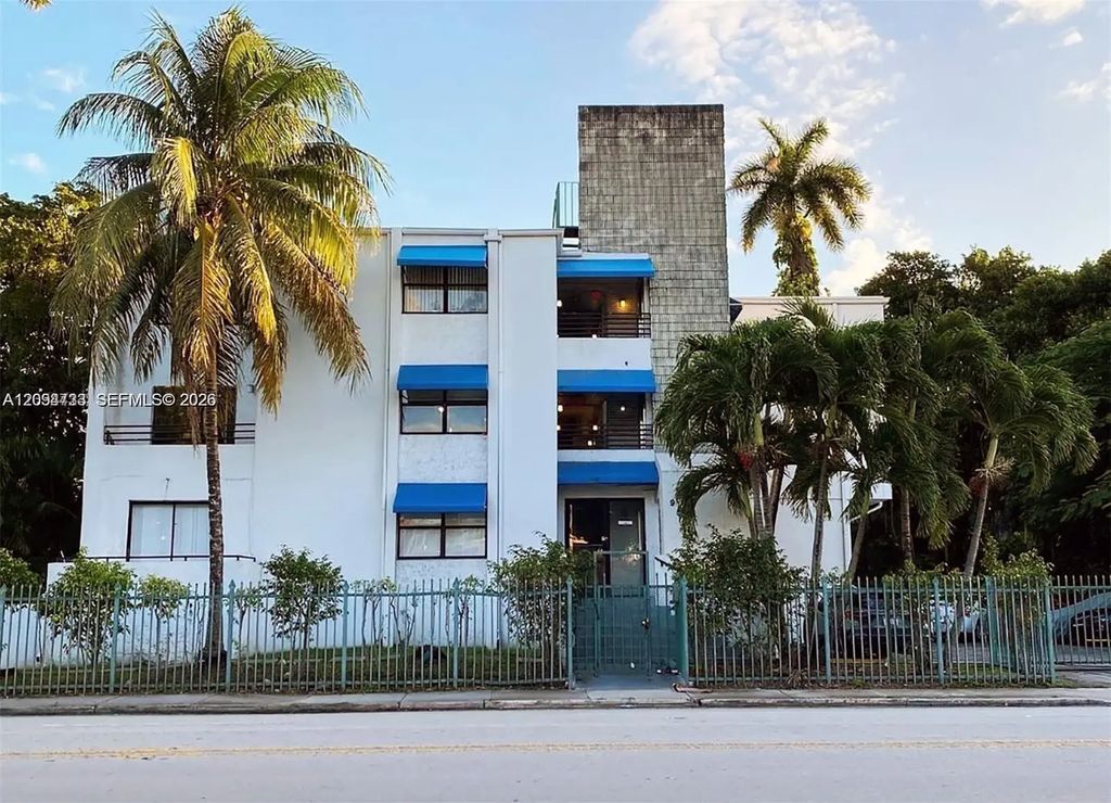 950 Nw 11th Street #1c, Miami