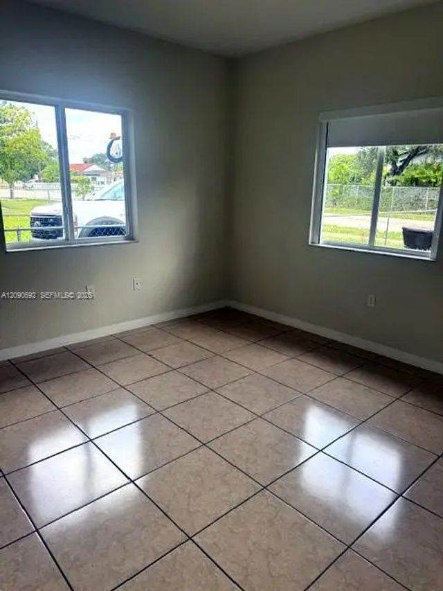 3 of 11 - 2472 Nw 65th Street, Miami, FL