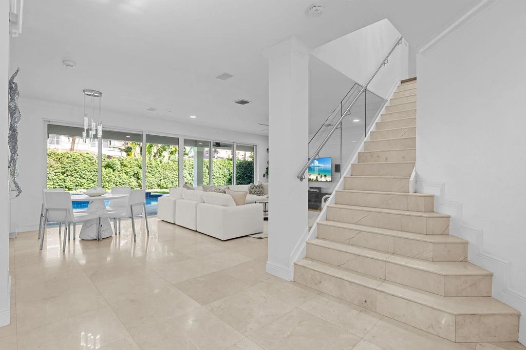 1879 Hidden Trail Lane, Weston