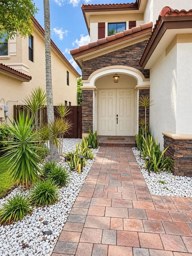 3 of 32 - 8830 Nw 101st Place, Doral, FL
