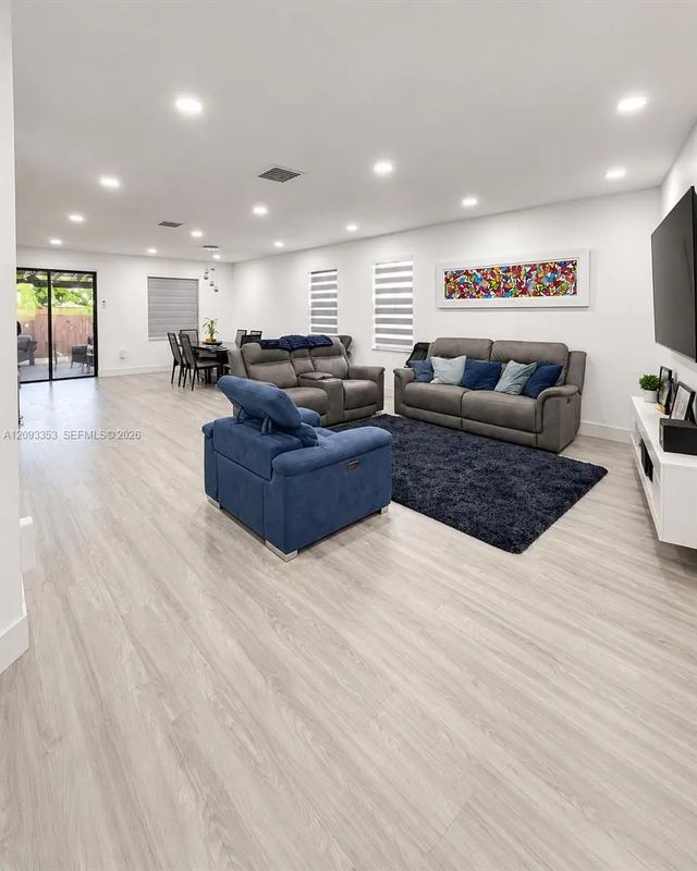 5 of 32 - 8830 Nw 101st Place, Doral, FL