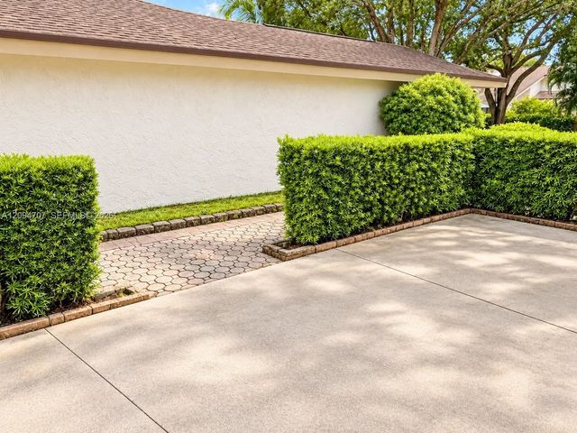 2 of 34 - 6621 Nw 4th Court, Plantation, FL