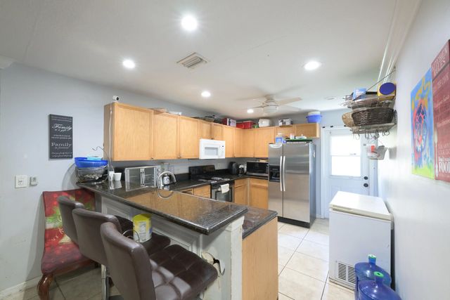 4 of 28 - 631 S A Street #631, Lake Worth Beach, FL