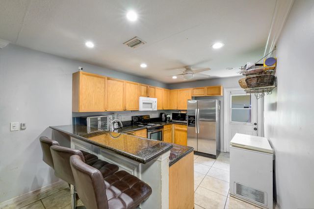 5 of 28 - 631 S A Street #631, Lake Worth Beach, FL