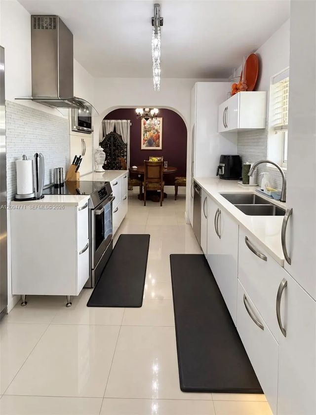 3 of 8 - 2080 Keystone Boulevard, North Miami, FL