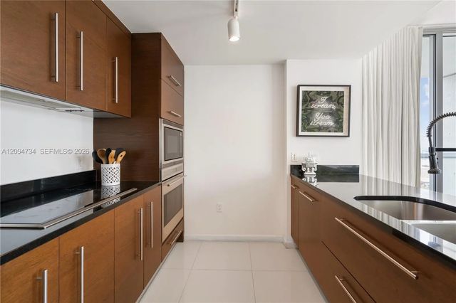4 of 25 - 485 Brickell Avenue #3904, Miami, FL