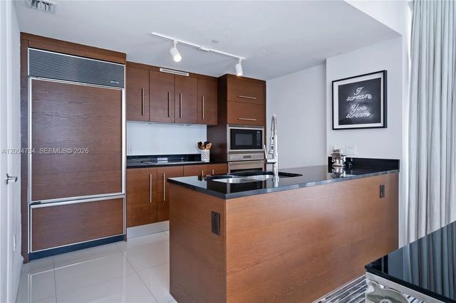 5 of 25 - 485 Brickell Avenue #3904, Miami, FL