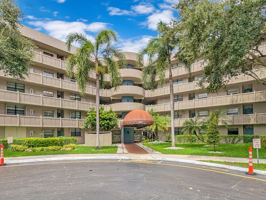 900 Colony Point Circle #205, Pembroke Pines