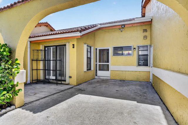 4 of 52 - 4460 Ne 5th Avenue, Boca Raton, FL