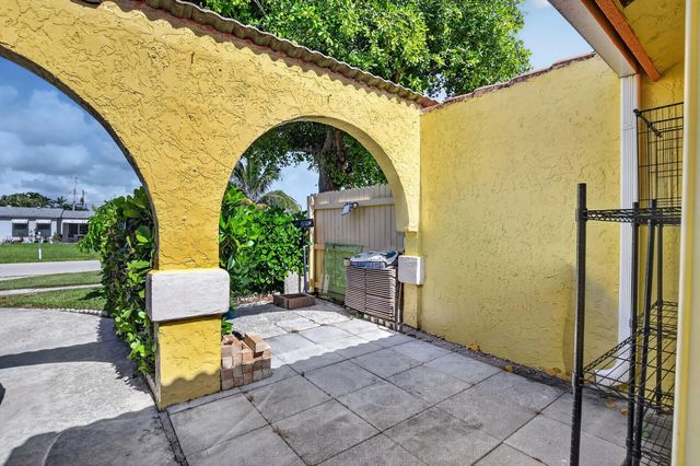 5 of 52 - 4460 Ne 5th Avenue, Boca Raton, FL
