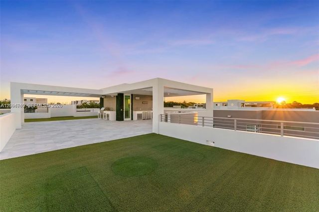 4 of 40 - 10561 Nw 67th Terrace, Doral, FL
