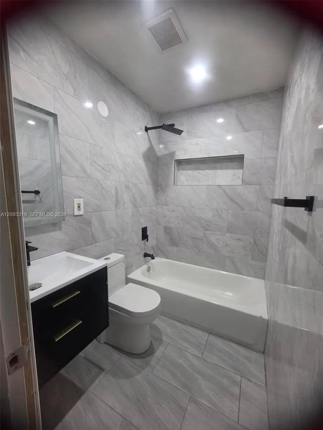 2 of 2 - 9624 Nw 24, Miami, FL