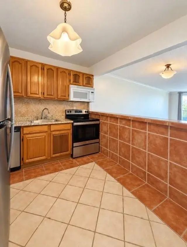 4 of 38 - 600 Three Islands Boulevard #616, Hallandale Beach, FL