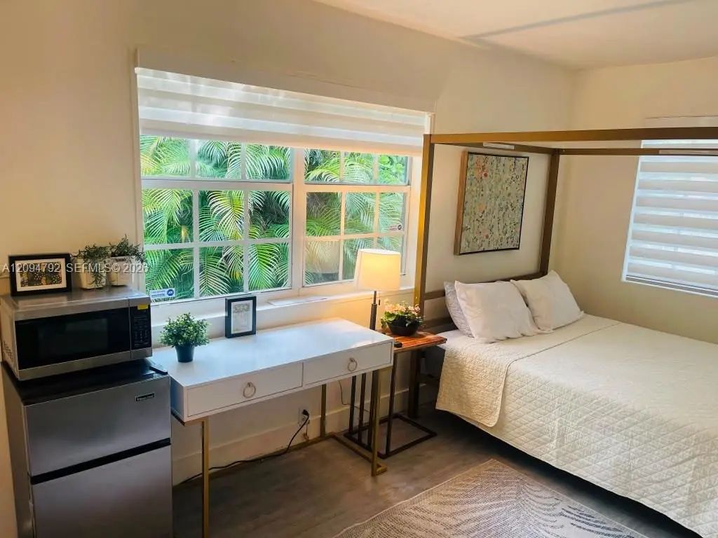 280 Nw 148th Street #a, Miami