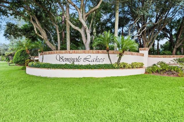 2 of 16 - 122 Seminole Lakes Drive, Royal Palm Beach, FL