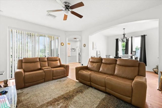 3 of 16 - 122 Seminole Lakes Drive, Royal Palm Beach, FL