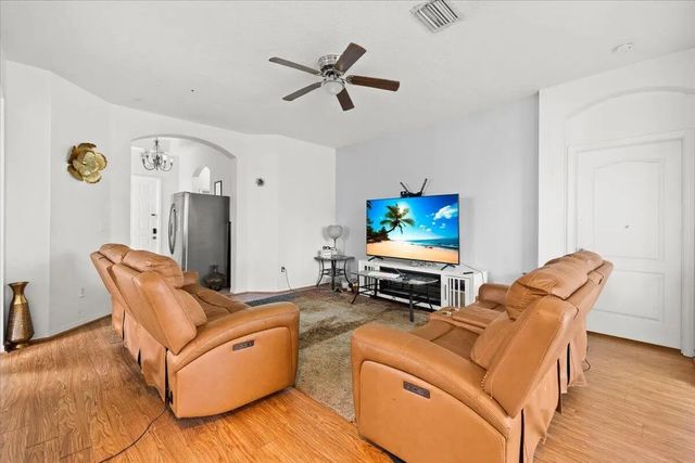4 of 16 - 122 Seminole Lakes Drive, Royal Palm Beach, FL