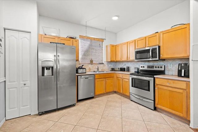 5 of 16 - 122 Seminole Lakes Drive, Royal Palm Beach, FL