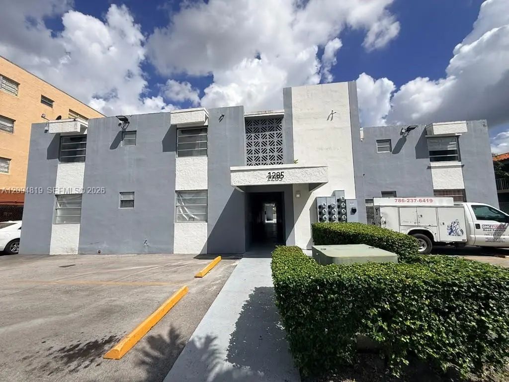 1285 W 26th Place #205, Hialeah
