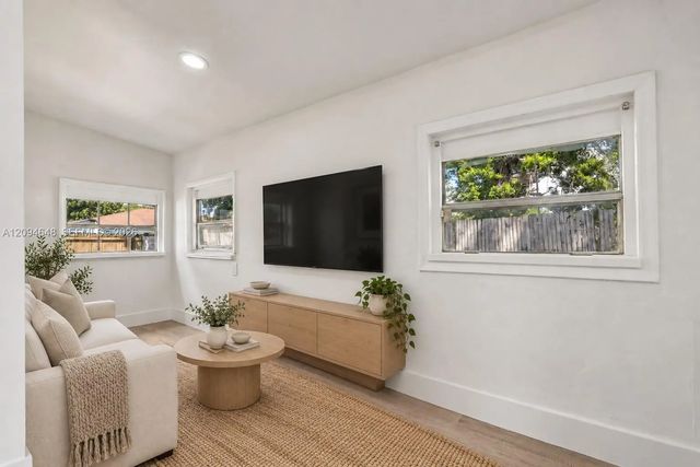 3 of 27 - 1063 Nw 55th Terrace, Miami, FL
