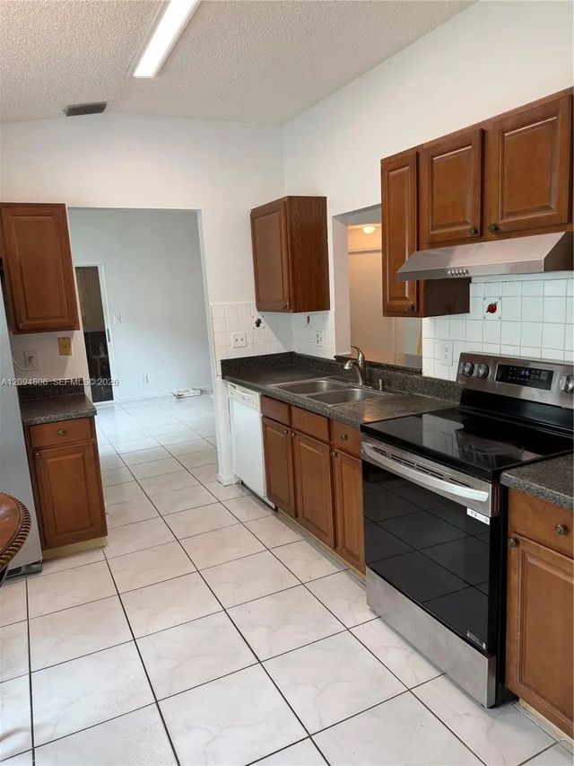 4 of 33 - 33 Bentwater Circle, Boynton Beach, FL