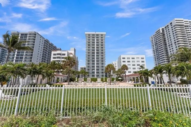 5 of 34 - 2457 Collins Avenue #1502, Miami Beach, FL