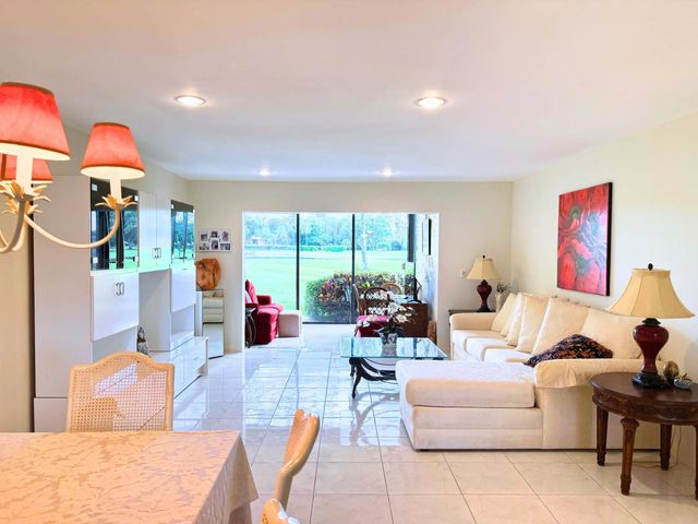 2 of 39 - 8410 Casa Del Lago #e, Boca Raton, FL